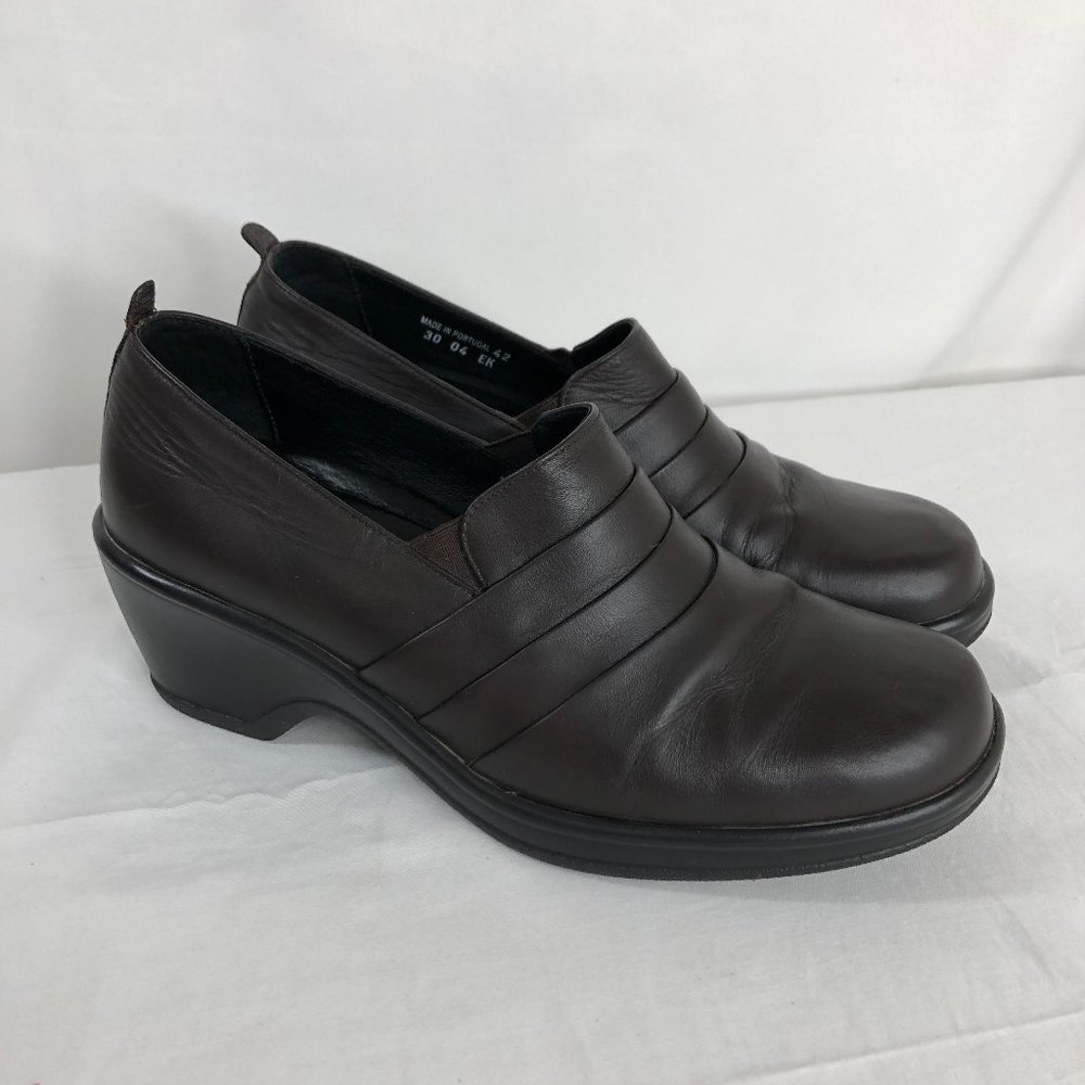 Dansko Womens Dark Brown Leather Slip On Shoes Comfort Clogs Size 42 US 11.5